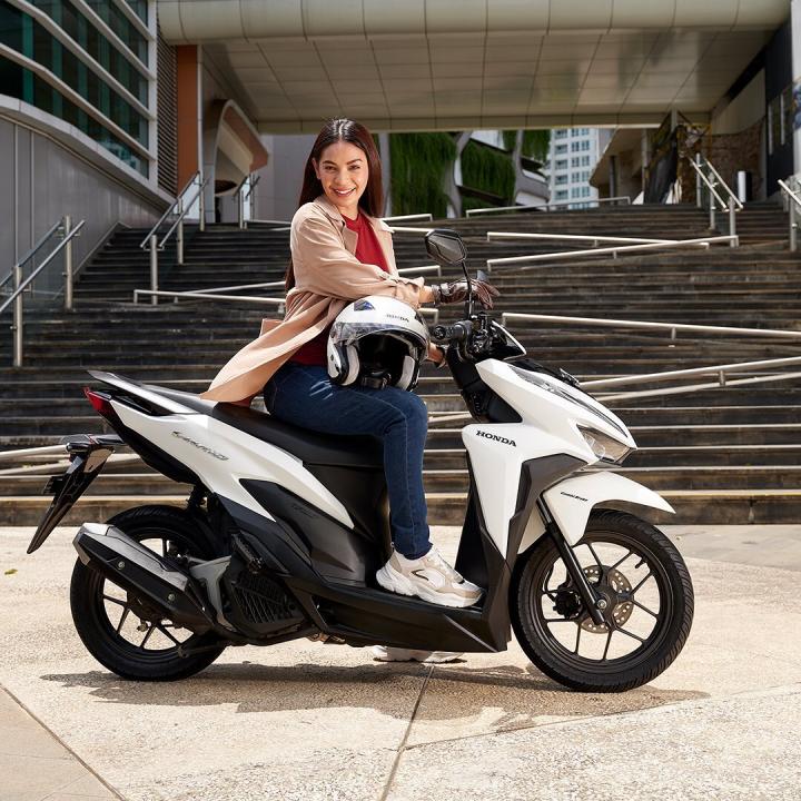 Tips Membawa Barang Bagi Saat Mengendarai Motor Agar Tetep Aman Untuk Perempuan
